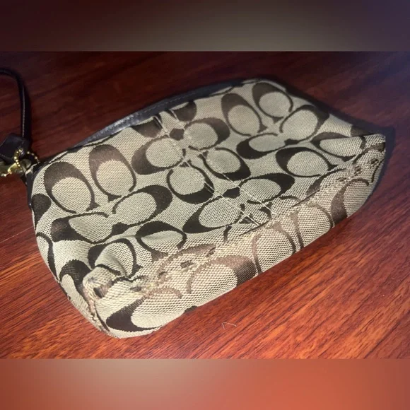 COACH Wristlet - Picture 4 of 6